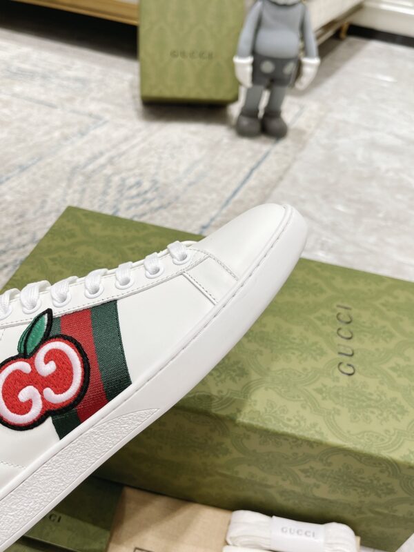 sy_no_A919EE0AC10E68ED0E33DB7D6F6A55BB_7 Gucci White Leather Low-Top Sneaker with Apple Interlocking G and Web Stripe