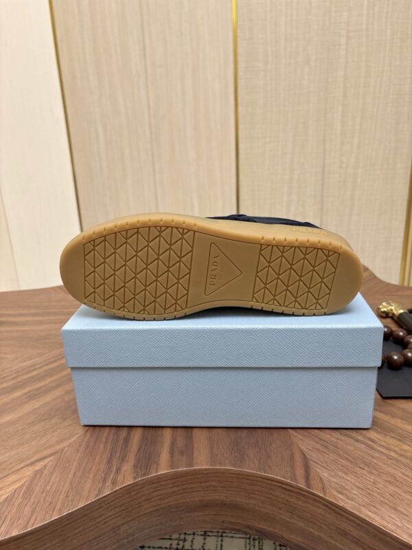 sy_no_AF6D779CC561F265D45045A56E17671E_7 Prada Navy Suede Leather-Spliced Gum-Sole Low-Top Sneaker