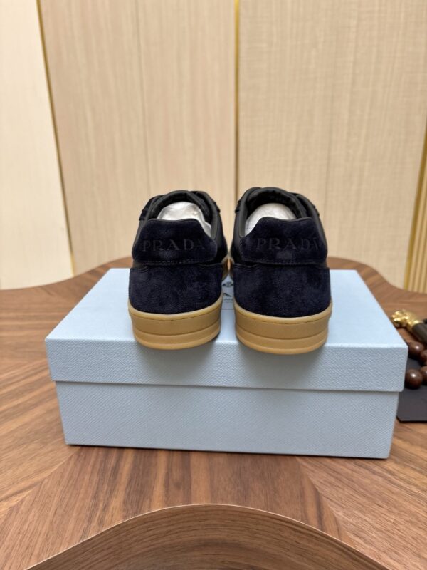 sy_no_AF6D779CC561F265D45045A56E17671E_8 Prada Navy Suede Leather-Spliced Gum-Sole Low-Top Sneaker