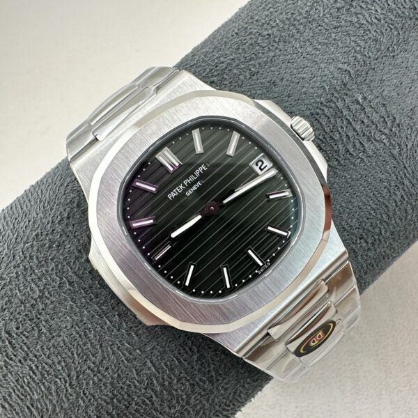 Patek Philippe Nautilus Green Dial Automatic Mechanical Men's Watch
