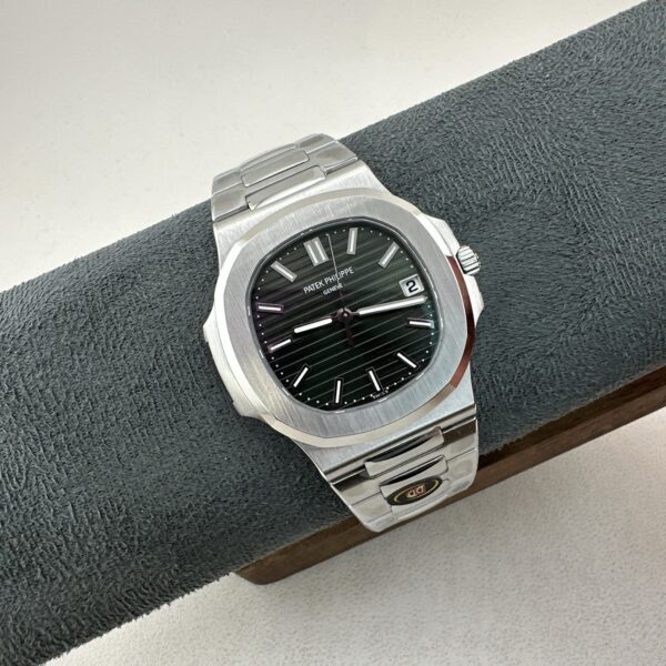 Patek Philippe Nautilus Green Dial Automatic Mechanical Men's Watch