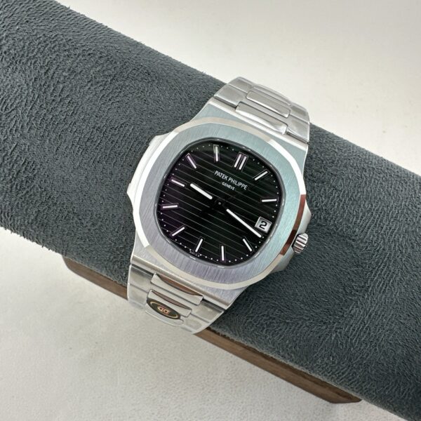 Patek Philippe Nautilus Green Dial Automatic Mechanical Men's Watch