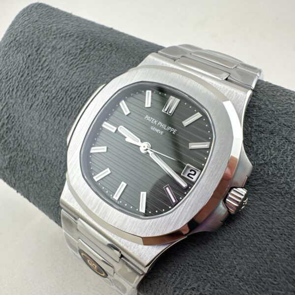 Patek Philippe Nautilus Green Dial Automatic Mechanical Men's Watch