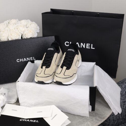 sy_no_B2D75C189AC7EBAFFB7003DDC447EFD4_0 Chanel Beige and Black Mixed Material Low-Top Sneaker with Contrast Piping and CC Logo