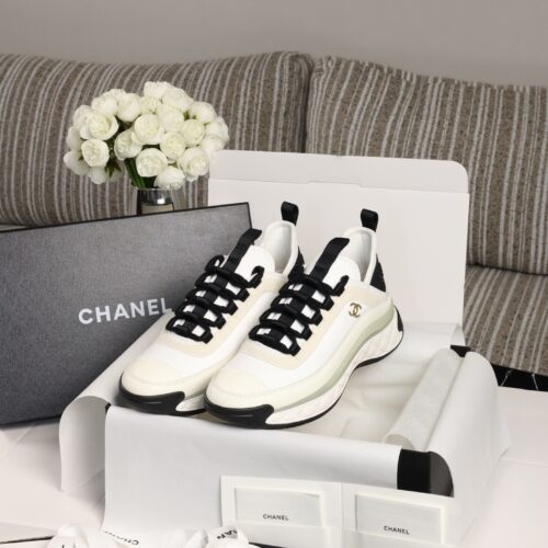 sy_no_BCB44C72A0CBB640D9AFA7D630A9F012_0 Chanel White and Black Mixed Material Low-Top Sneaker with Gold Hardware CC Logo