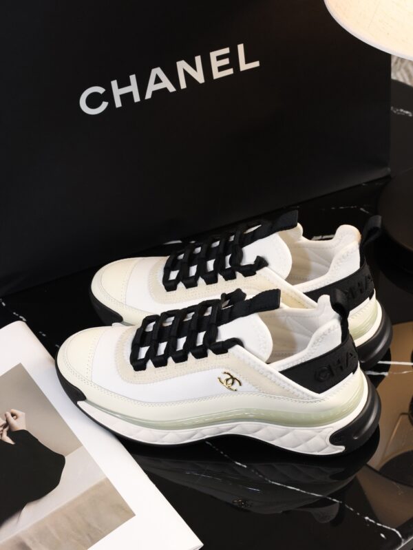 sy_no_BCB44C72A0CBB640D9AFA7D630A9F012_2 Chanel White and Black Mixed Material Low-Top Sneaker with Gold Hardware CC Logo