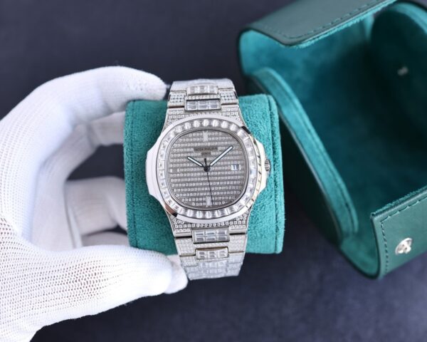 Patek Philippe Sport Elegance NAUTILUS Series Automatic Mechanical Movement Silver Dial