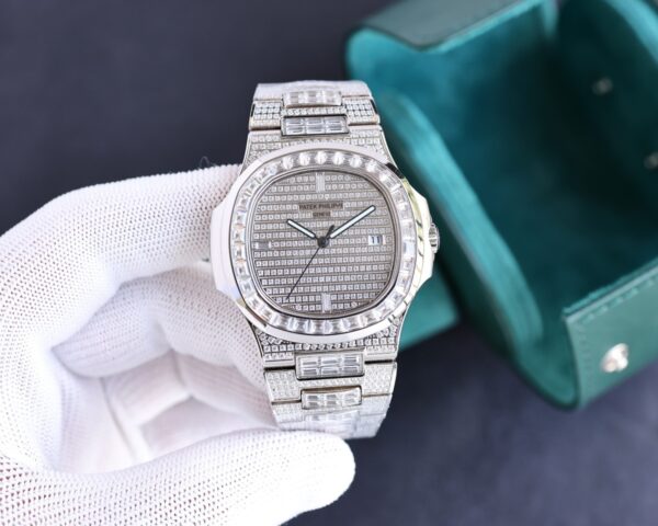 Patek Philippe Sport Elegance NAUTILUS Series Automatic Mechanical Movement Silver Dial