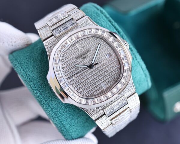 Patek Philippe Sport Elegance NAUTILUS Series Automatic Mechanical Movement Silver Dial