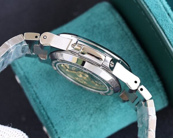 Patek Philippe Sport Elegance NAUTILUS Series Automatic Mechanical Movement Silver Dial
