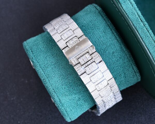 Patek Philippe Sport Elegance NAUTILUS Series Automatic Mechanical Movement Silver Dial