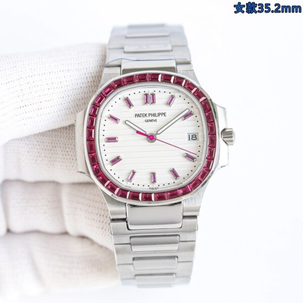 Patek Philippe Sport Elegance NAUTILUS Series Automatic Mechanical Movement 30 meter Waterproof Date Display Set Ruby bezel