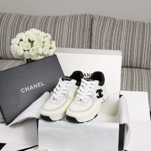 sy_no_C162CBC71143F9067B183CD82A26A850_0 Chanel Off-White and Black Mixed Material Low-Top Sneaker with Suede and CC Logo