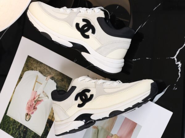 sy_no_C162CBC71143F9067B183CD82A26A850_3 Chanel Off-White and Black Mixed Material Low-Top Sneaker with Suede and CC Logo