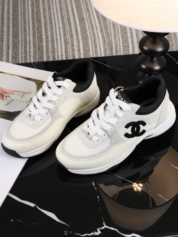 sy_no_C162CBC71143F9067B183CD82A26A850_8 Chanel Off-White and Black Mixed Material Low-Top Sneaker with Suede and CC Logo