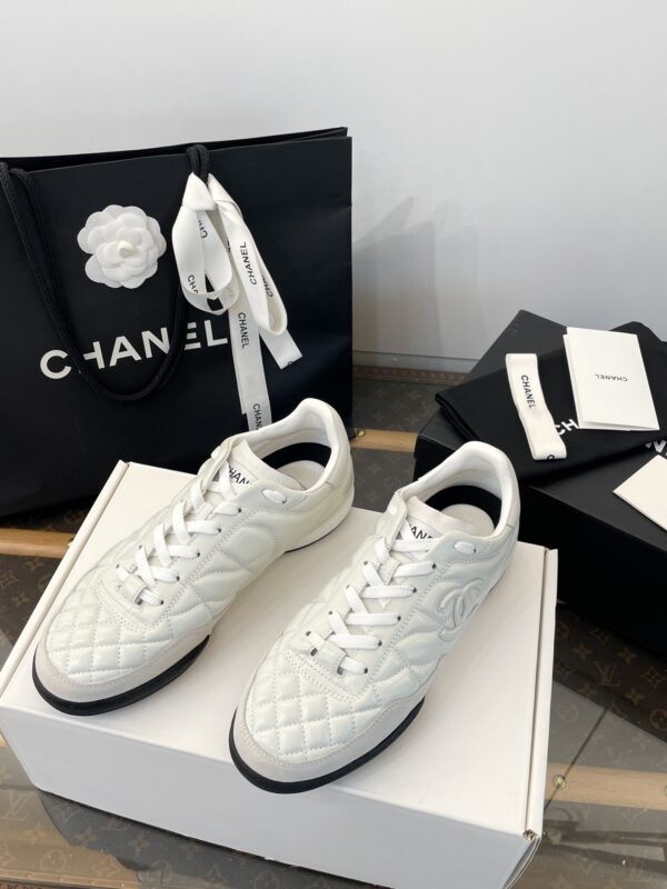 sy_no_C3497933729996B2D179E2FB460987C6_1 Chanel White Quilted Leather Low-Top Sneaker with Suede Detailing and CC Logo