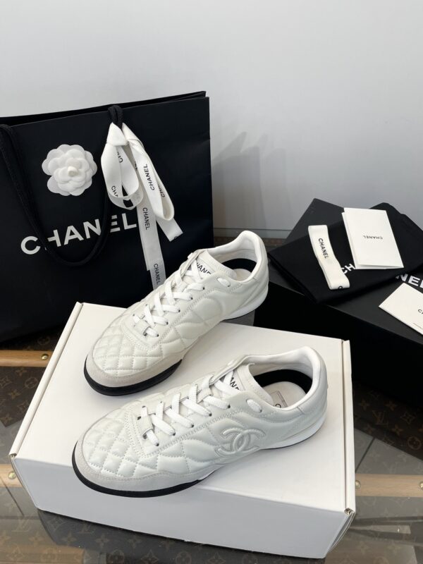 sy_no_C3497933729996B2D179E2FB460987C6_4 Chanel White Quilted Leather Low-Top Sneaker with Suede Detailing and CC Logo