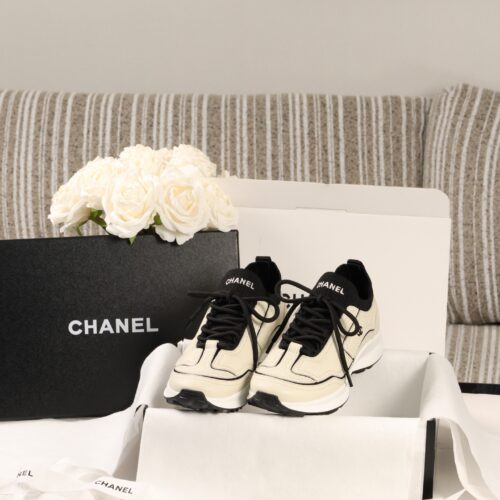 sy_no_C35B1A173EE9CAEDBBD490B481DF3017_0 Chanel Off-White and Black Mixed Material Low-Top Sneaker with Contrast Piping and CC Logo