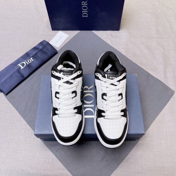 sy_no_C78CB8CF74B08A4689537AAF3ABBD40D_0 Dior White-Black Spliced B57 Mid-Top Sneaker