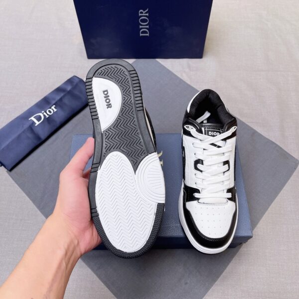 sy_no_C78CB8CF74B08A4689537AAF3ABBD40D_7 Dior White-Black Spliced B57 Mid-Top Sneaker