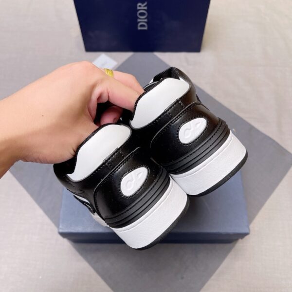 sy_no_C78CB8CF74B08A4689537AAF3ABBD40D_8 Dior White-Black Spliced B57 Mid-Top Sneaker