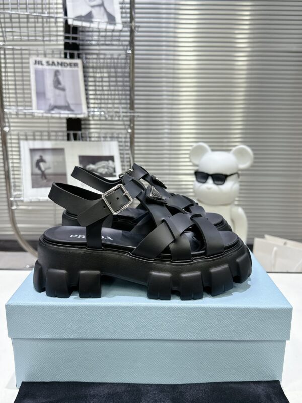 sy_no_CBE74BEF0A80EACA11D3EC219F2ED384_0 Prada Black Woven Roman Gear Platform Sandal