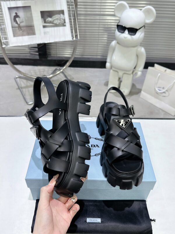 sy_no_CBE74BEF0A80EACA11D3EC219F2ED384_2 Prada Black Woven Roman Gear Platform Sandal