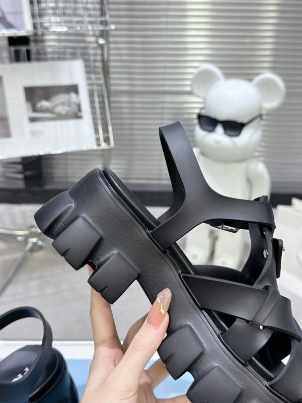 sy_no_CBE74BEF0A80EACA11D3EC219F2ED384_5 Prada Black Woven Roman Gear Platform Sandal