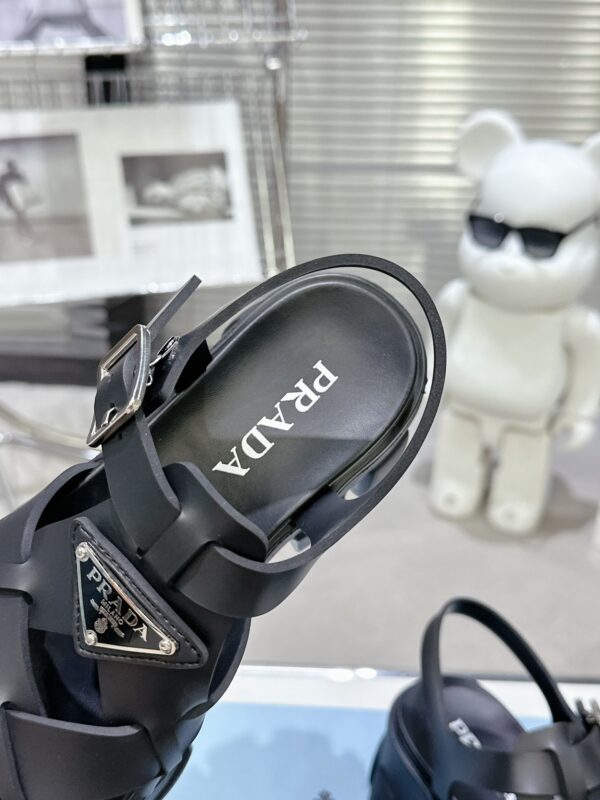 sy_no_CBE74BEF0A80EACA11D3EC219F2ED384_6 Prada Black Woven Roman Gear Platform Sandal