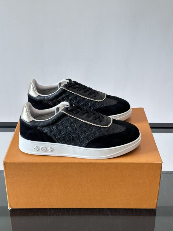sy_no_CC143FCF1F1E0E700F7773F1B0AAEF7E_0 Louis Vuitton Black Monogram Print Gold-Heel Low-Top Sneaker