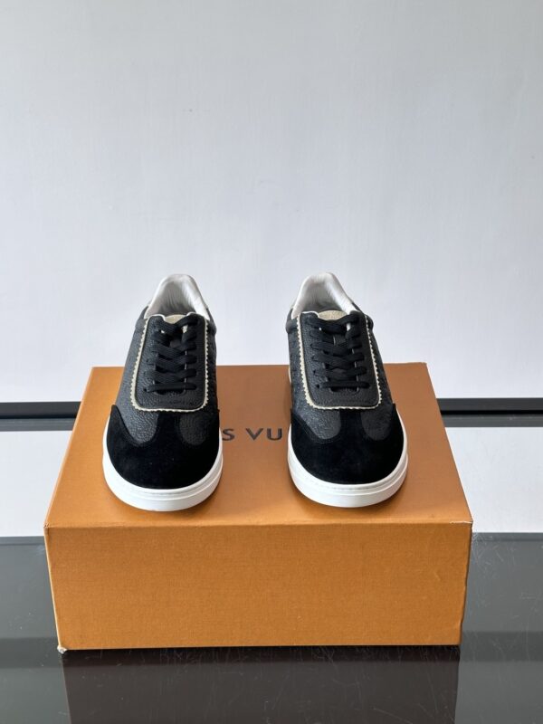 sy_no_CC143FCF1F1E0E700F7773F1B0AAEF7E_1 Louis Vuitton Black Monogram Print Gold-Heel Low-Top Sneaker