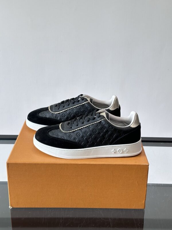 sy_no_CC143FCF1F1E0E700F7773F1B0AAEF7E_2 Louis Vuitton Black Monogram Print Gold-Heel Low-Top Sneaker