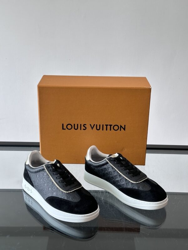 sy_no_CC143FCF1F1E0E700F7773F1B0AAEF7E_4 Louis Vuitton Black Monogram Print Gold-Heel Low-Top Sneaker