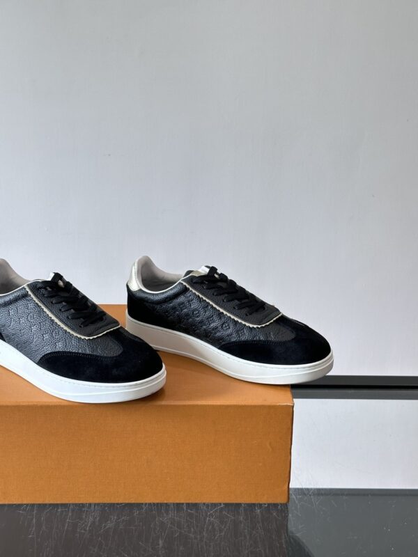 sy_no_CC143FCF1F1E0E700F7773F1B0AAEF7E_6 Louis Vuitton Black Monogram Print Gold-Heel Low-Top Sneaker