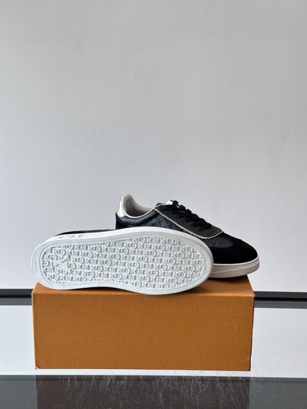 sy_no_CC143FCF1F1E0E700F7773F1B0AAEF7E_8 Louis Vuitton Black Monogram Print Gold-Heel Low-Top Sneaker