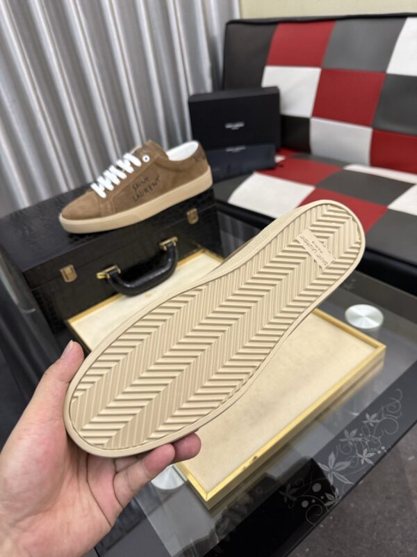 sy_no_CCB3115A51203DAF80E827491C0F55FB_8 Saint Laurent Brown Suede Low-Top Sneaker