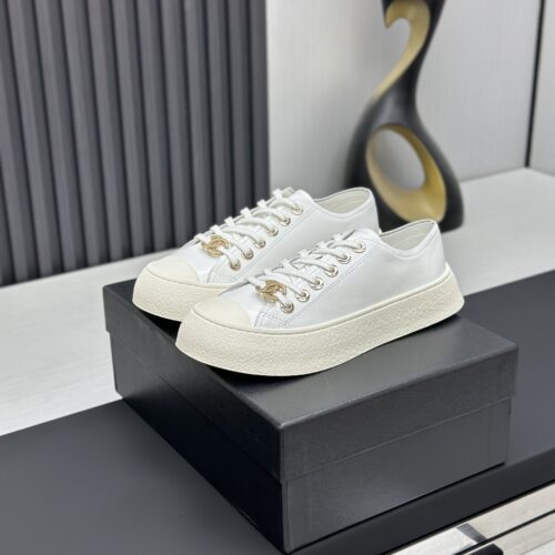 sy_no_CE5D2E55822990B676095A7E5E3D561A_0 Chanel White Leather Platform Low-Top Sneaker with Gold CC Charm