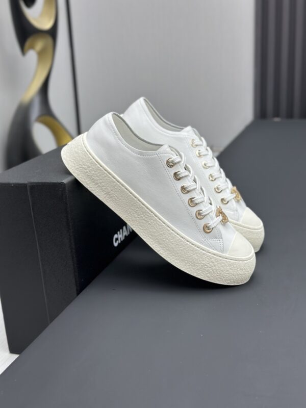 sy_no_CE5D2E55822990B676095A7E5E3D561A_2 Chanel White Leather Platform Low-Top Sneaker with Gold CC Charm