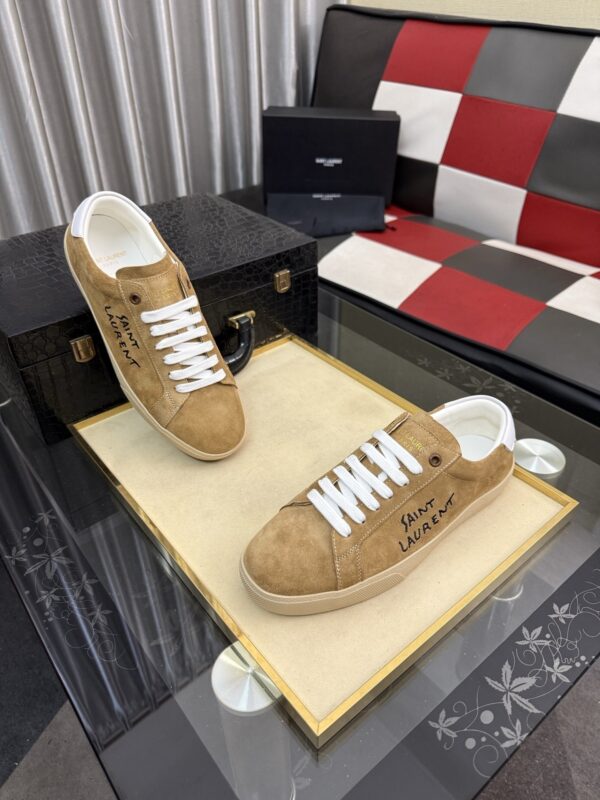 sy_no_D207FAA932C664219A3332212C43BC46_2 Saint Laurent Tan Suede White Heel Low-Top Sneaker