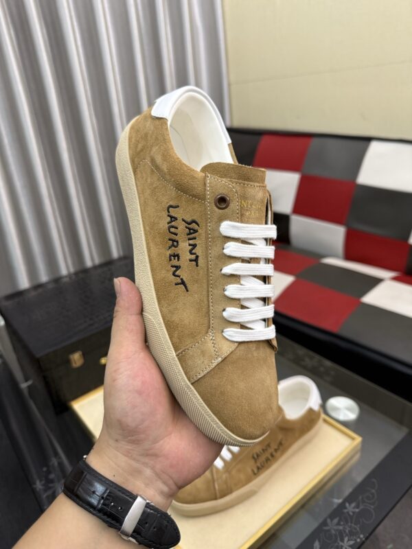 sy_no_D207FAA932C664219A3332212C43BC46_3 Saint Laurent Tan Suede White Heel Low-Top Sneaker