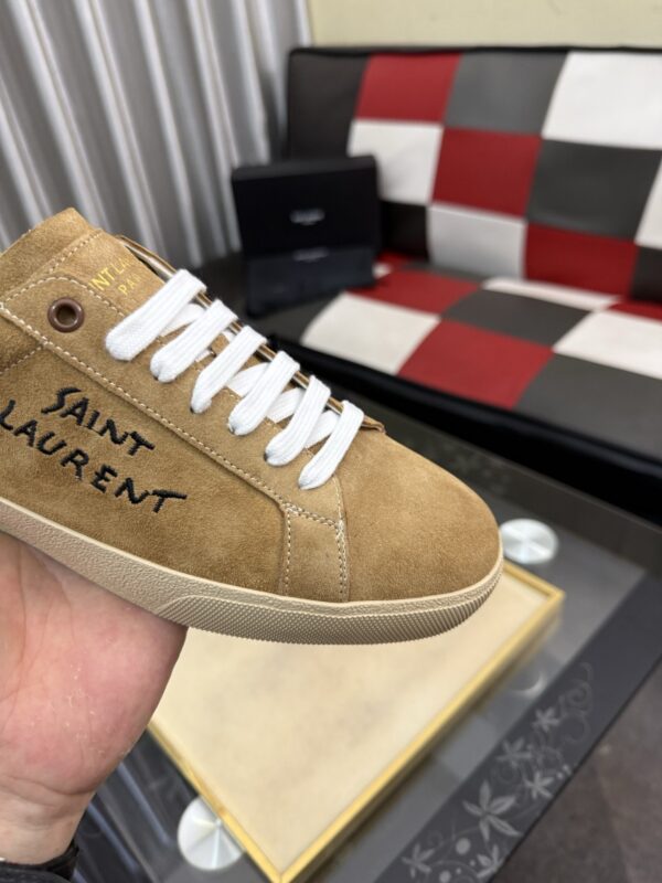 sy_no_D207FAA932C664219A3332212C43BC46_5 Saint Laurent Tan Suede White Heel Low-Top Sneaker