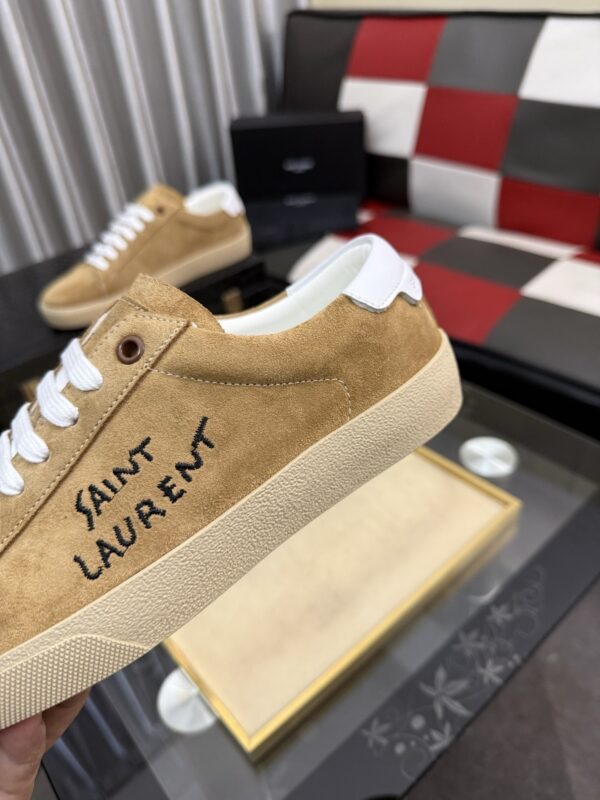 sy_no_D207FAA932C664219A3332212C43BC46_6 Saint Laurent Tan Suede White Heel Low-Top Sneaker