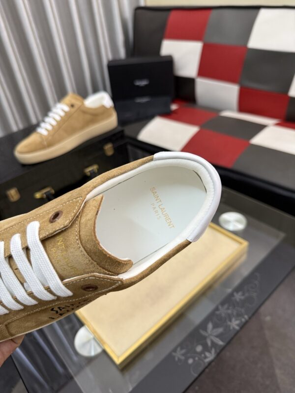 sy_no_D207FAA932C664219A3332212C43BC46_7 Saint Laurent Tan Suede White Heel Low-Top Sneaker