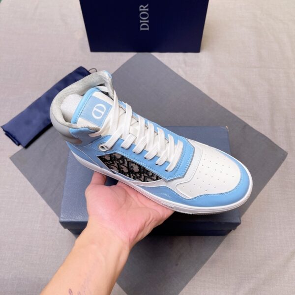 sy_no_D654821D0727A6269A857B0B6080AD38_5 Dior White-Light Blue Spliced B27 High-Top Sneaker
