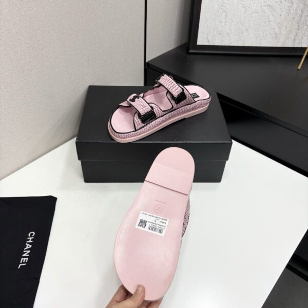sy_no_DA46374B4431AE8F5FD60C5D126D3FEA_3 Chanel Pink Raffia Double-Strap Platform Slide Pink-Raffia-Slide