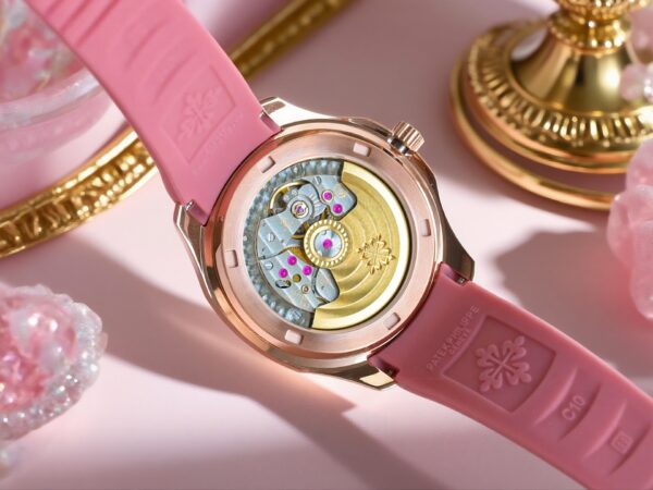 Patek Philippe AQUANAUT series automatic mechanical movement 120 meter waterproof women's watch Swiss watch 38.8mm white dial