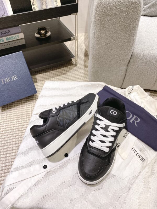 sy_no_DD092BD064236EDE75A097507780E501_0 Dior Black Leather Embossed Logo Low Sneaker