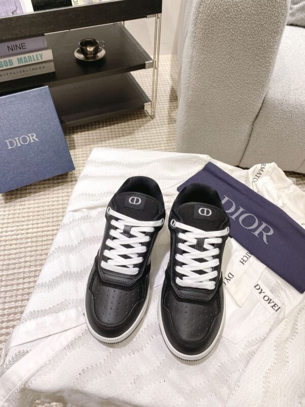 sy_no_DD092BD064236EDE75A097507780E501_1 Dior Black Leather Embossed Logo Low Sneaker