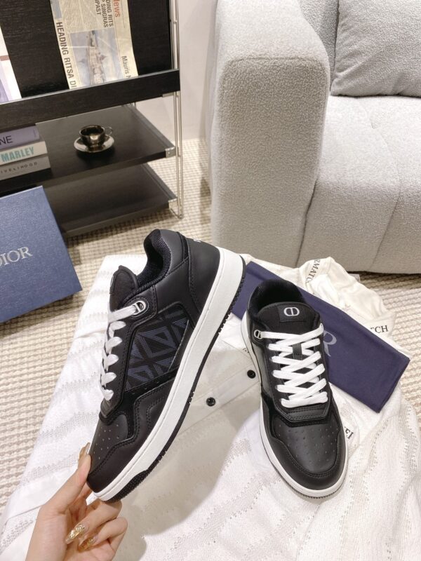 sy_no_DD092BD064236EDE75A097507780E501_2 Dior Black Leather Embossed Logo Low Sneaker