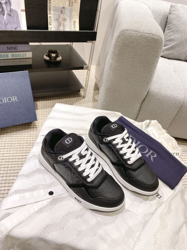 sy_no_DD092BD064236EDE75A097507780E501_3 Dior Black Leather Embossed Logo Low Sneaker
